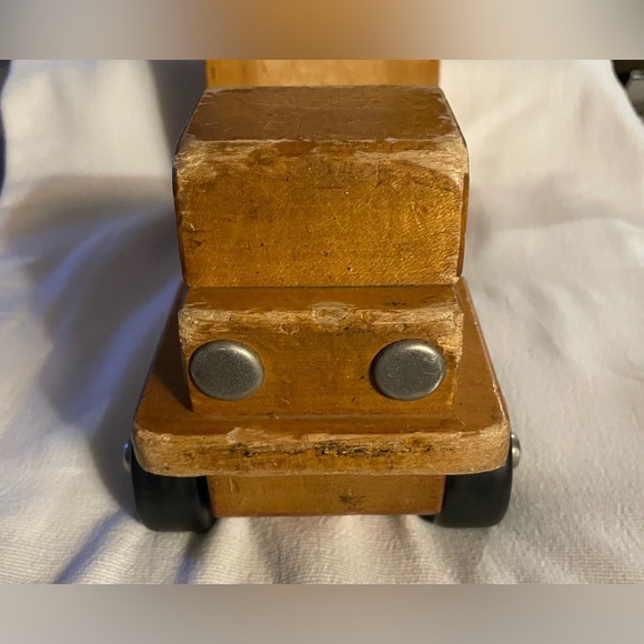 Vintage Community Playthings Rifton NY
Wooden Small dump truck Used - Picture 5 of 9